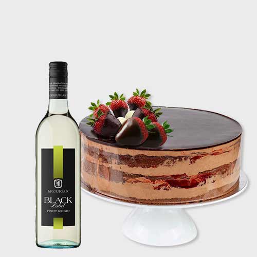 Choco Strawberry Cake with Wine